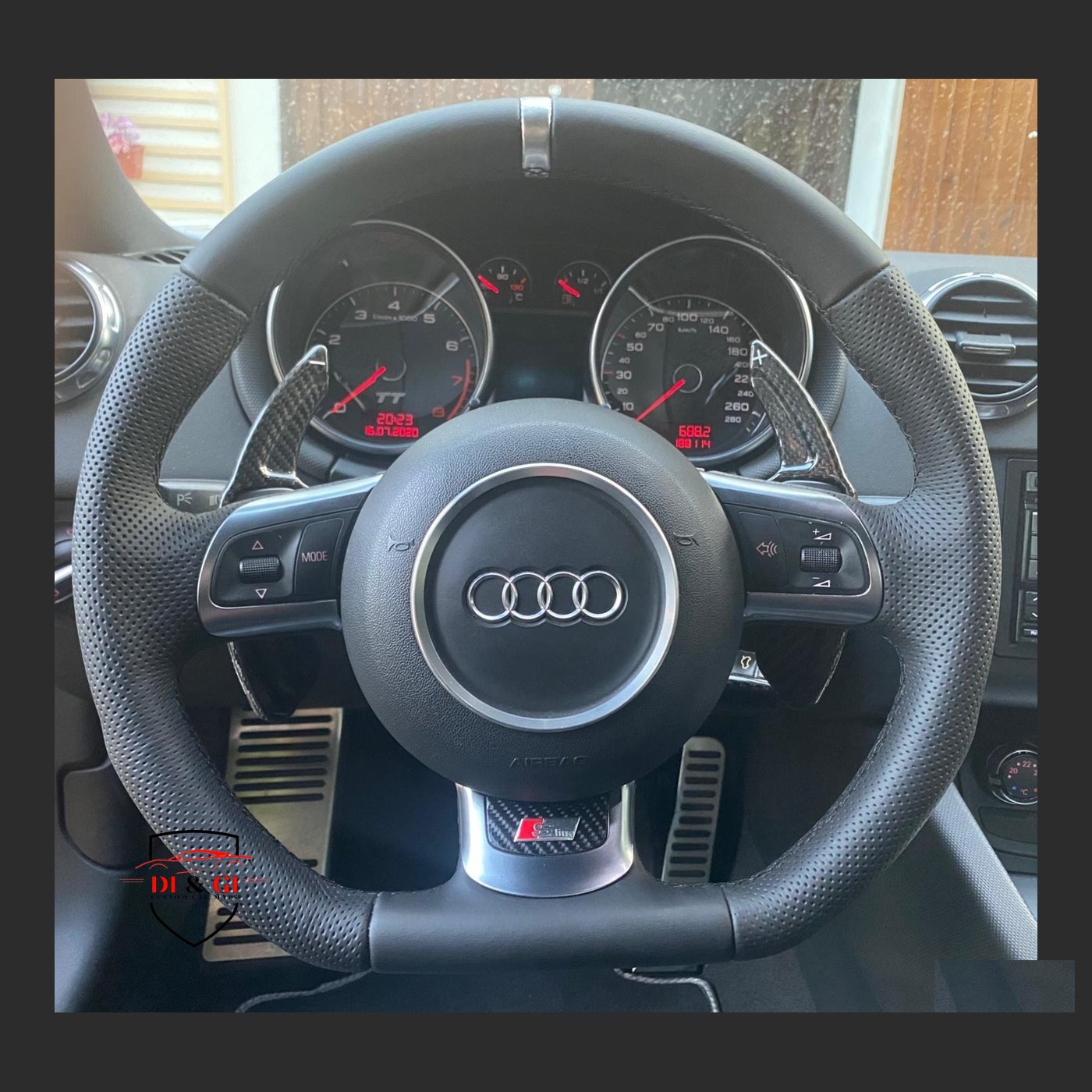 Volante Audi TT in pelle punzonata, montato in auto